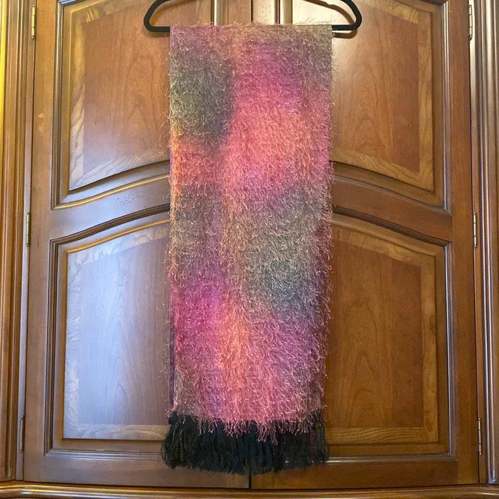 SKS eyelash-style scarf